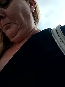 BecciDeluxe online show from January 2026 12:30:01 PM