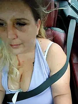 BecciDeluxe online show from October 2025 01:15:02 PM