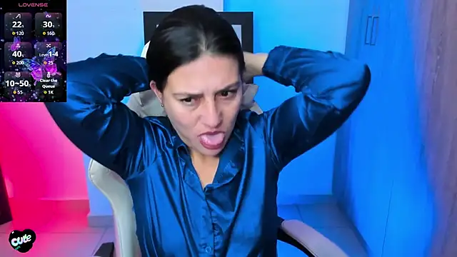 Saskyaa online show from November 2025 01:15:02 PM