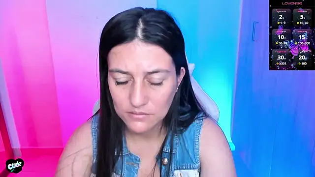 Saskyaa online show from December 2025 02:45:02 AM