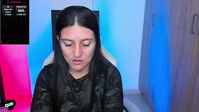 Saskyaa online show from October 2025 02:06:01 AM