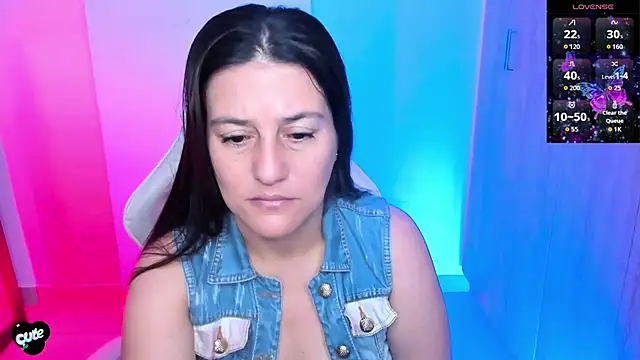 Saskyaa online show from November 2025 05:39:02 PM