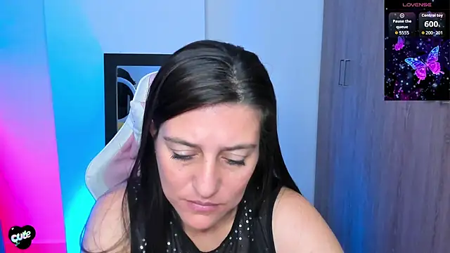 Saskyaa online show from October 2025 04:31:02 PM