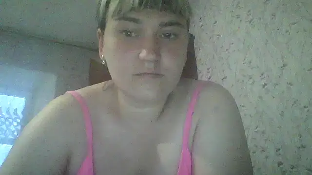 Snapshot of HollyLaBerry chatting on May 2026 08:03:01 AM HollyLaBerry online show from May 2026 08:03:01 AM