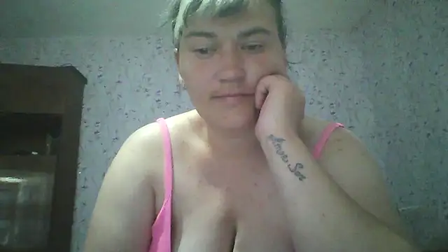 Snapshot of HollyLaBerry chatting on June 2026 06:52:01 AM HollyLaBerry online show from June 2026 06:52:01 AM