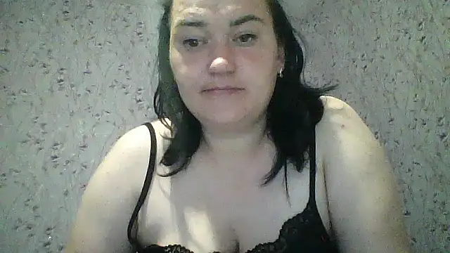Snapshot of HollyLaBerry chatting on May 2026 06:08:01 AM HollyLaBerry online show from May 2026 06:08:01 AM