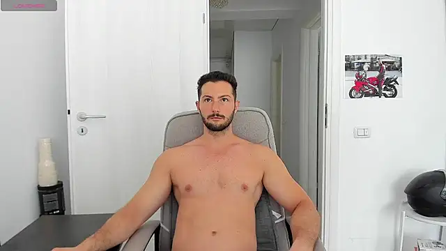 Snapshot of ZackFraser chatting on July 2026 06:47:01 AM ZackFraser online show from July 2026 06:47:01 AM