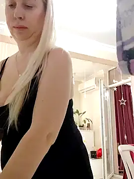 Snapshot of HotJanet chatting on March 2025 10:00:02 AM HotJanet online show from March 2025 10:00:02 AM