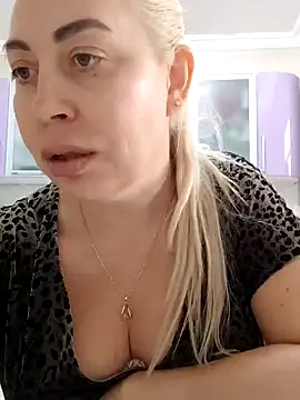Snapshot of HotJanet chatting on February 2025 01:40:02 PM HotJanet online show from February 2025 01:40:02 PM