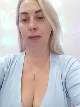 Snapshot of HotJanet chatting on January 2025 06:28:01 PM HotJanet online show from January 2025 06:28:01 PM