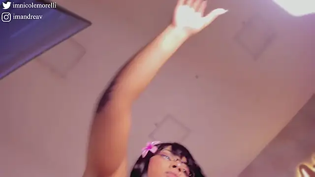 Nicolemorelli2 online show from November 2025 12:49:01 PM