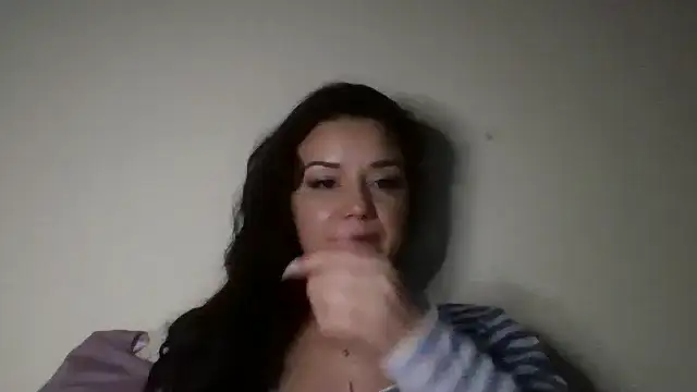 Snapshot of Linusya chatting on October 2025 04:51:02 PM Linusya online show from October 2025 04:51:02 PM