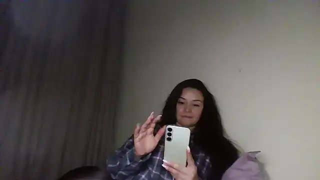 Linusya online show from November 2025 06:19:01 PM