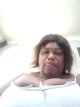 Snapshot of MATUREBUSSTY chatting on October 2025 03:34:02 PM MATUREBUSSTY online show from October 2025 03:34:02 PM