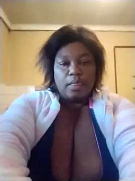 Snapshot of MATUREBUSSTY chatting on October 2025 04:25:02 AM MATUREBUSSTY online show from October 2025 04:25:02 AM
