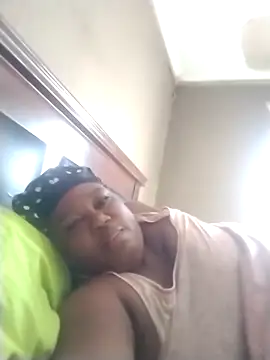 Snapshot of MATUREBUSSTY chatting on November 2025 09:02:02 AM MATUREBUSSTY online show from November 2025 09:02:02 AM