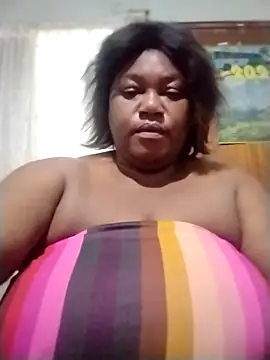 Snapshot of MATUREBUSSTY chatting on October 2025 04:26:02 PM MATUREBUSSTY online show from October 2025 04:26:02 PM