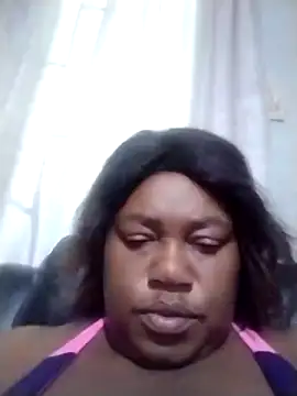 Snapshot of MATUREBUSSTY chatting on October 2025 05:22:02 PM MATUREBUSSTY online show from October 2025 05:22:02 PM