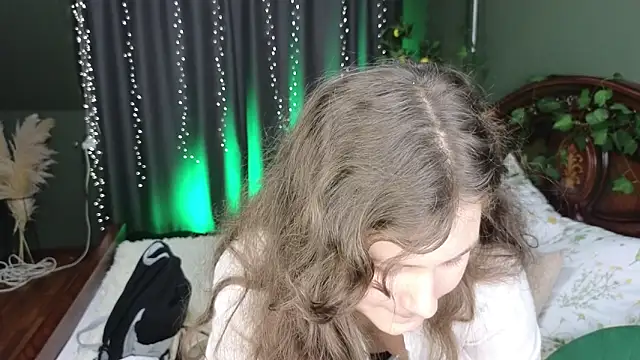 Snapshot of Charlotte_wow chatting on December 2025 08:30:02 PM Charlotte wow online show from December 2025 08:30:02 PM