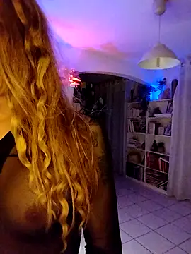 Luna Kitanna online show from November 2025 09:09:01 PM