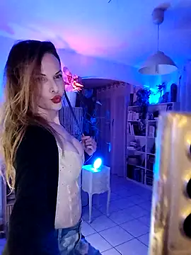 Luna Kitanna online show from November 2025 09:26:02 PM