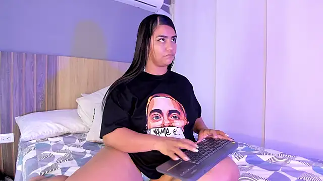 hannnasmith online show from November 2025 02:21:01 AM