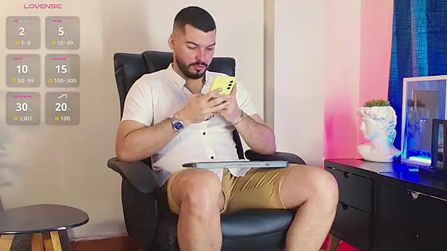 HenryBenso online show from September 2025 04:55:02 PM