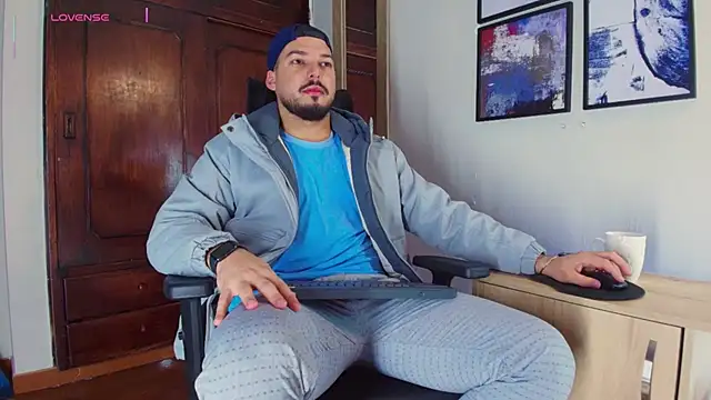 HenryBenso online show from November 2025 09:58:02 AM