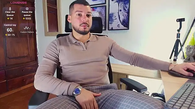 HenryBenso online show from October 2025 06:18:02 PM