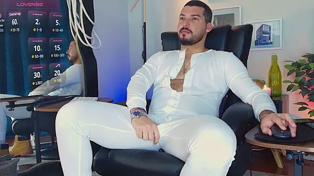 Snapshot of HenryBenso chatting on April 2026 11:03:02 AM HenryBenso online show from April 2026 11:03:02 AM