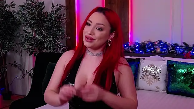 Snapshot of EmyHilton chatting on December 2025 06:29:01 AM EmyHilton online show from December 2025 06:29:01 AM