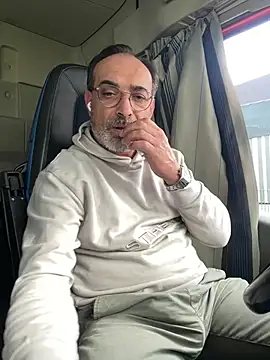 Snapshot of dzhakar chatting on April 2026 11:35:01 AM dzhakar online show from April 2026 11:35:01 AM
