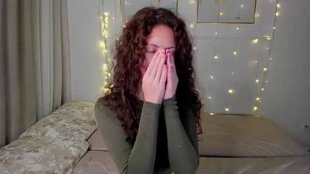 Snapshot of RubyAttwood chatting on November 2025 09:52:01 PM RubyAttwood online show from November 2025 09:52:01 PM