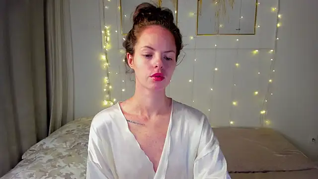 Snapshot of RubyAttwood chatting on December 2025 10:44:01 PM RubyAttwood online show from December 2025 10:44:01 PM