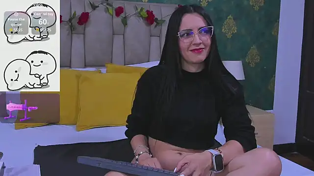 SuzanSmithh online show from November 2025 11:11:02 AM