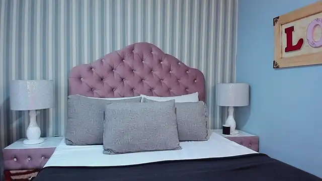 Snapshot of SuzanSmithh chatting on February 2026 12:05:01 PM SuzanSmithh online show from February 2026 12:05:01 PM