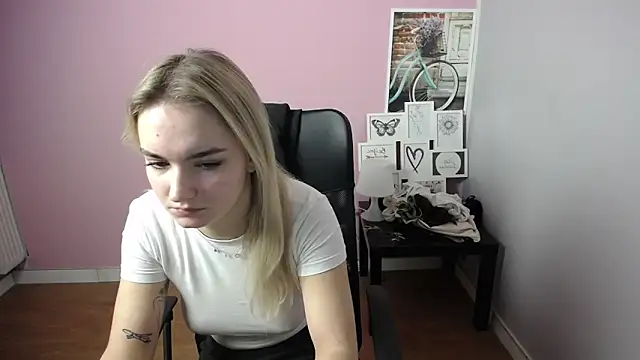 Snapshot of viktoria_lovely chatting on December 2024 07:16:02 AM viktoria lovely online show from December 2024 07:16:02 AM