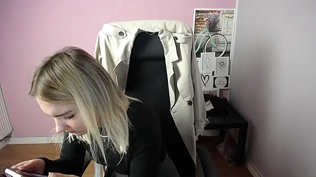 Snapshot of viktoria_lovely chatting on October 2025 07:09:02 AM viktoria lovely online show from October 2025 07:09:02 AM