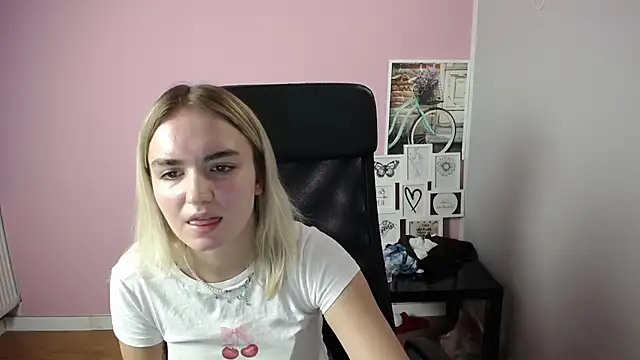 Snapshot of viktoria_lovely chatting on September 2025 07:47:02 AM viktoria lovely online show from September 2025 07:47:02 AM