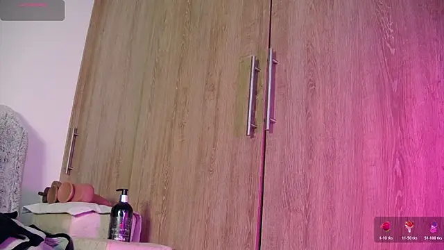 Snapshot of aidaadams chatting on November 2025 12:20:01 PM aidaadams online show from November 2025 12:20:01 PM