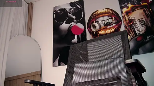 aidaadams online show from December 2025 10:04:01 AM