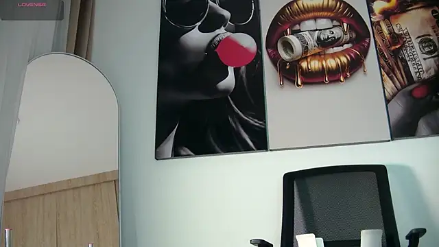 aidaadams online show from December 2025 11:25:02 AM