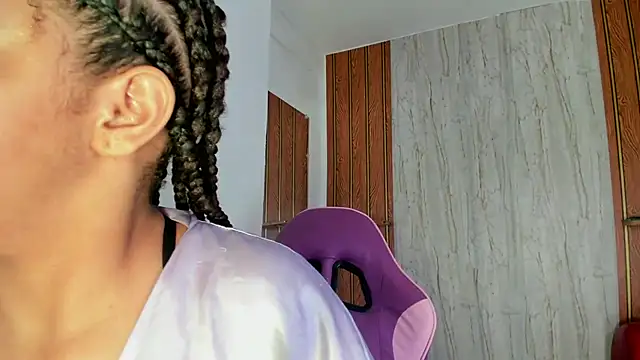 Alika01 online show from October 2025 01:45:01 PM