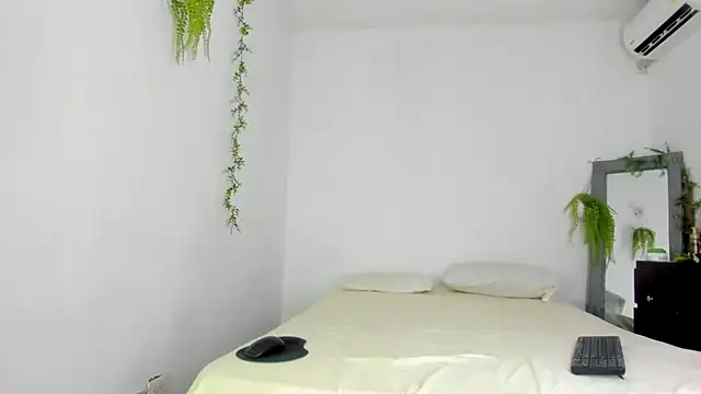 Alika01 online show from September 2025 09:20:01 PM