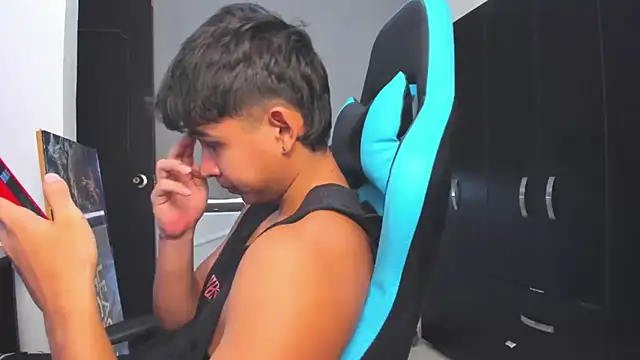 Snapshot of Bray_Kevin chatting on November 2025 08:01:01 PM Bray Kevin online show from November 2025 08:01:01 PM