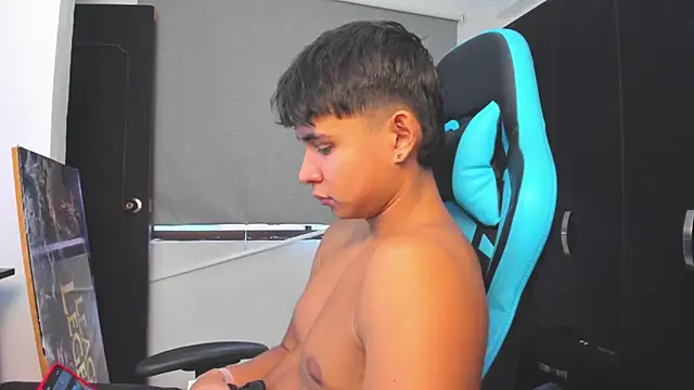 Snapshot of Bray_Kevin chatting on November 2025 08:03:01 PM Bray Kevin online show from November 2025 08:03:01 PM