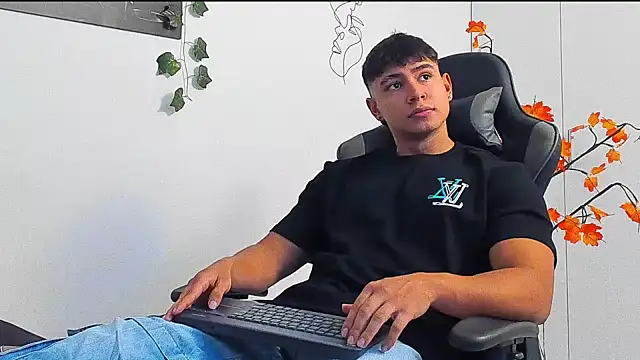 Snapshot of Bray_Kevin chatting on February 2026 08:40:01 PM Bray Kevin online show from February 2026 08:40:01 PM