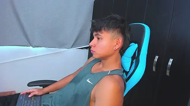 Snapshot of Bray_Kevin chatting on November 2025 09:37:01 PM Bray Kevin online show from November 2025 09:37:01 PM