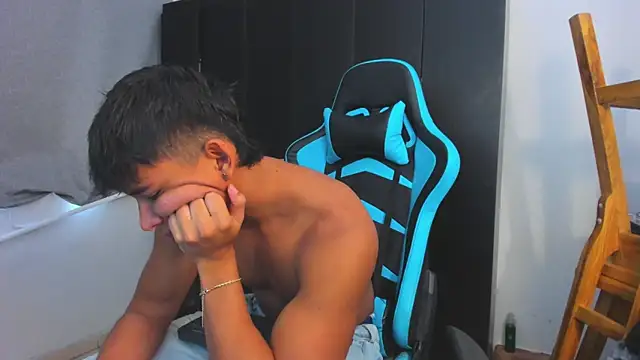 Snapshot of Bray_Kevin chatting on November 2025 03:33:02 PM Bray Kevin online show from November 2025 03:33:02 PM