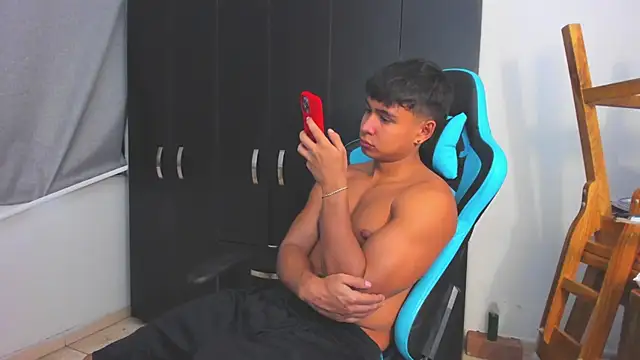 Snapshot of Bray_Kevin chatting on December 2025 09:27:01 PM Bray Kevin online show from December 2025 09:27:01 PM